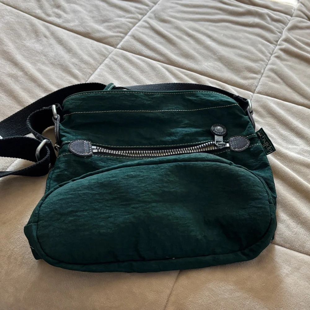 Like new! Vintage Kipling Dark Green Crossbody Bag - Picture 3 of 6